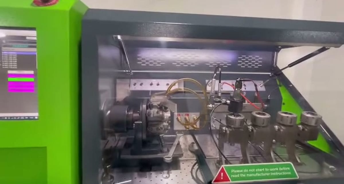 Reparación y calibración de inyectores Bosch CRIN de un Sinotruk 540 en el banco