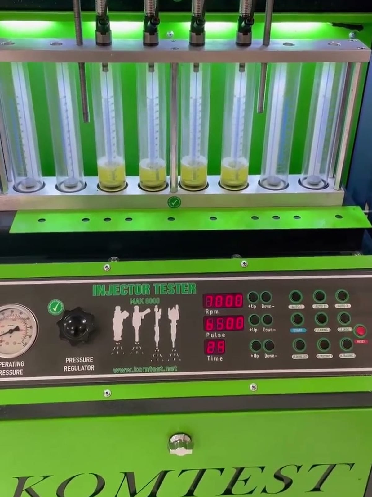 Banco Komtest de inyectores de gasolina con las probetas retroiluminadas